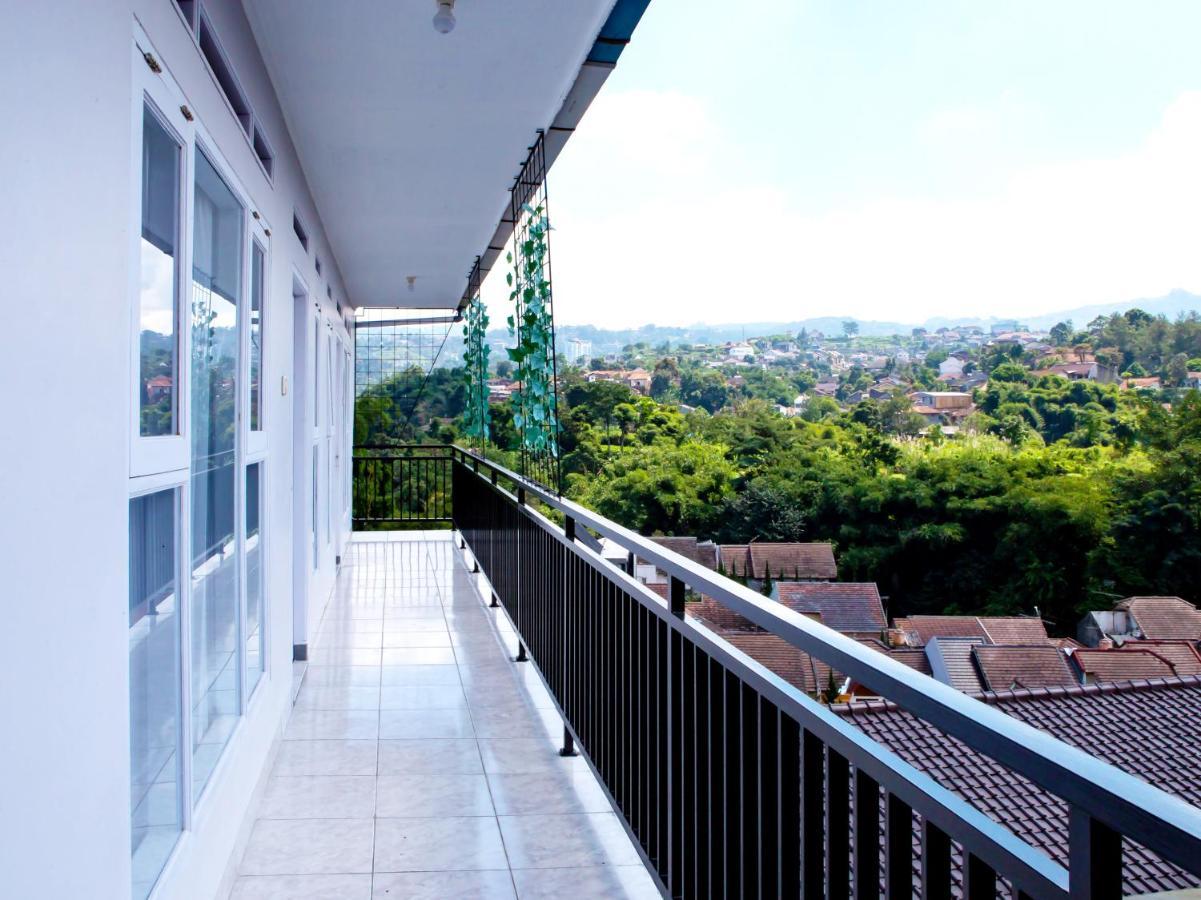 Oyo 569 Cigadung Guest House Syariah Bandung Ngoại thất bức ảnh