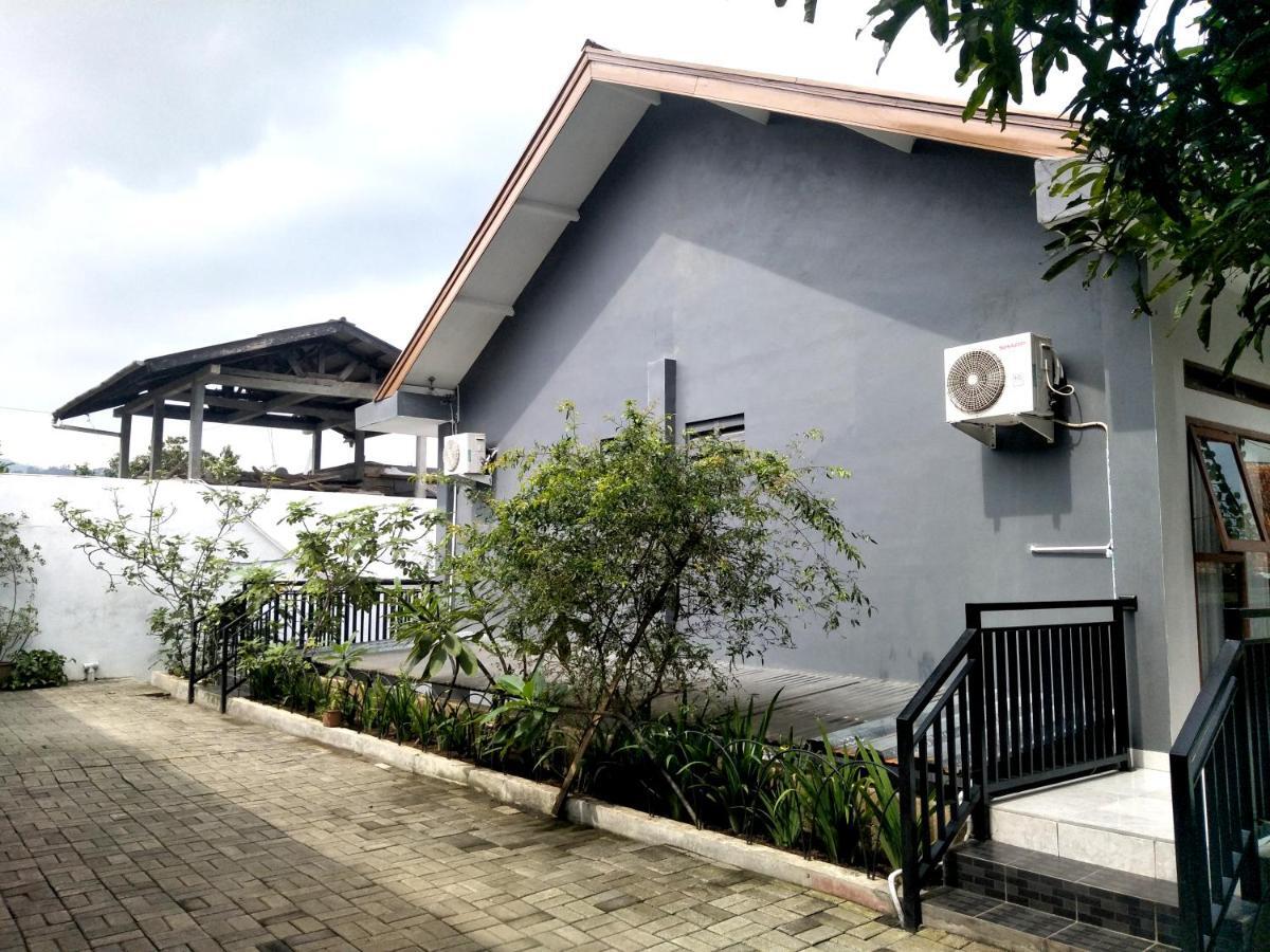 Oyo 569 Cigadung Guest House Syariah Bandung Ngoại thất bức ảnh