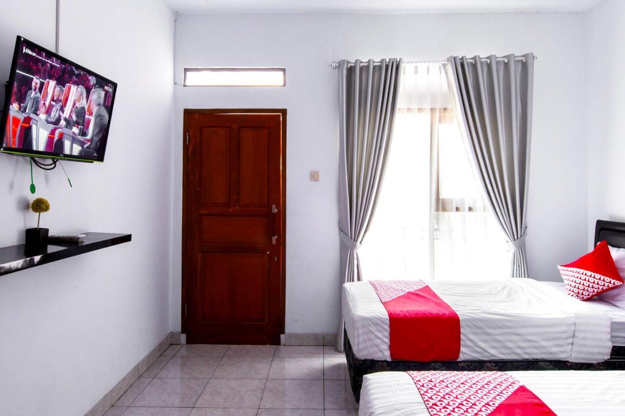Oyo 569 Cigadung Guest House Syariah Bandung Ngoại thất bức ảnh